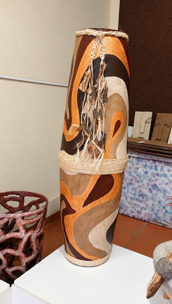 Vaso em papel machê